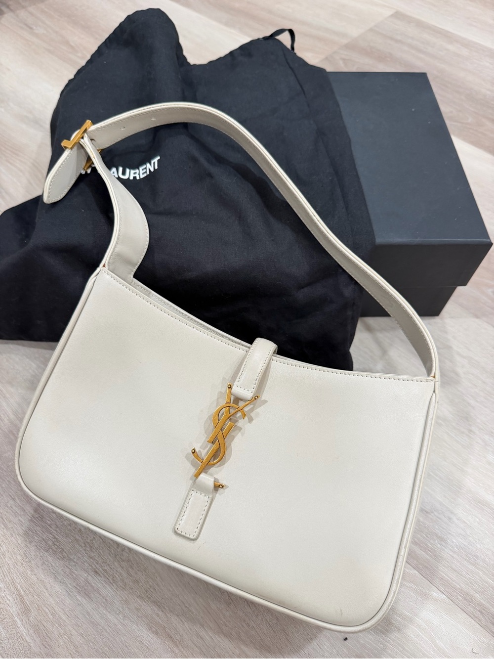 Saint Laurent Smooth Calfskin Le 5 A 7 Hobo Crema Soft